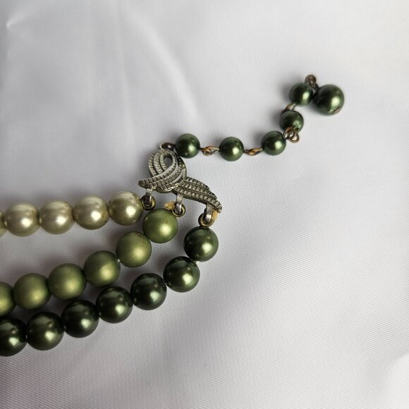 Vintage Olive Green Ombre Faux Pearl Necklace & Clip-On Earrings Set – 17" - Picture 13 of 16